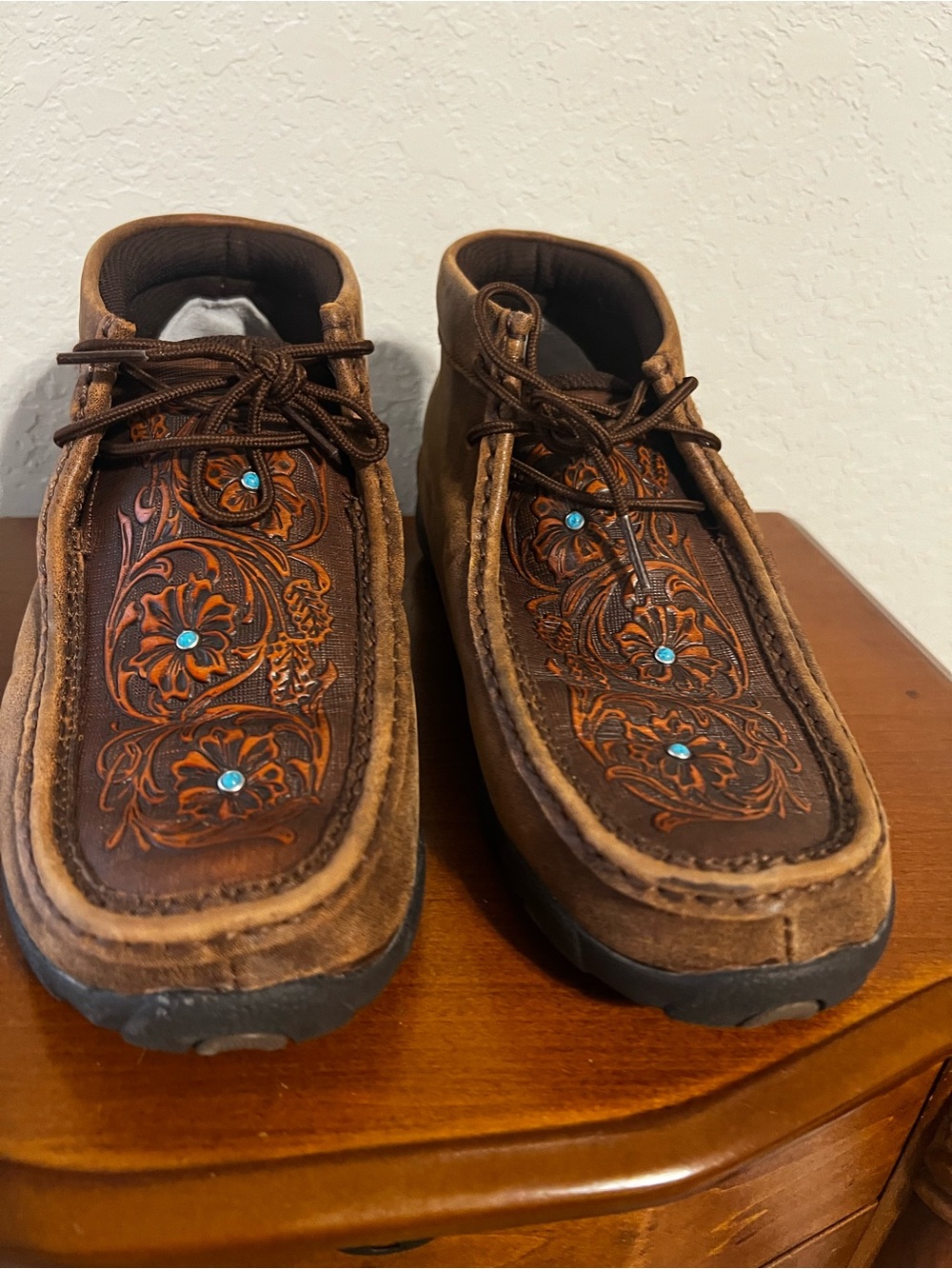 Twisted X Women's Brown Leather Chukka Boots with Turquoise Accents